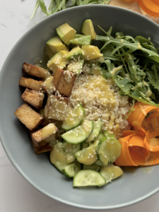 Read more about the article Bowl z tofu i warzywami
