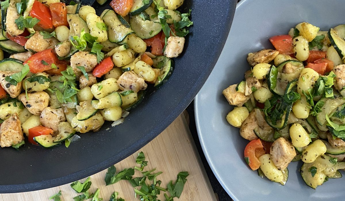 Gnocchi z cukinią, papryką i kurczakiem, zdrowy przepis, zdrowe jedzenie, dieta, odchudzanie