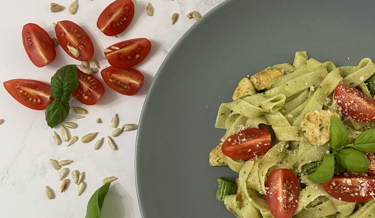 Makaron tagliatelle z pesto i kurczakiem, zdrowy przepis, zdrowe jedzenie, dieta, odchudzanie