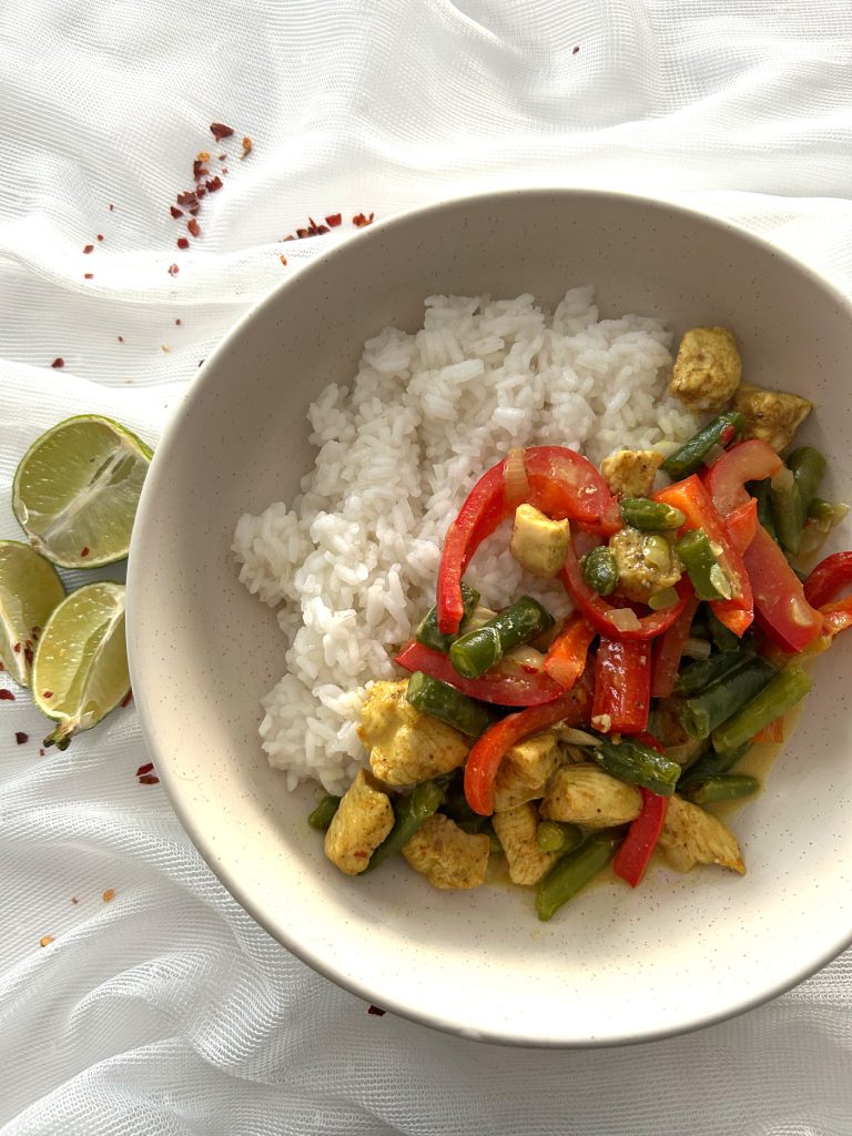 Read more about the article Curry z kurczakiem i ryżem