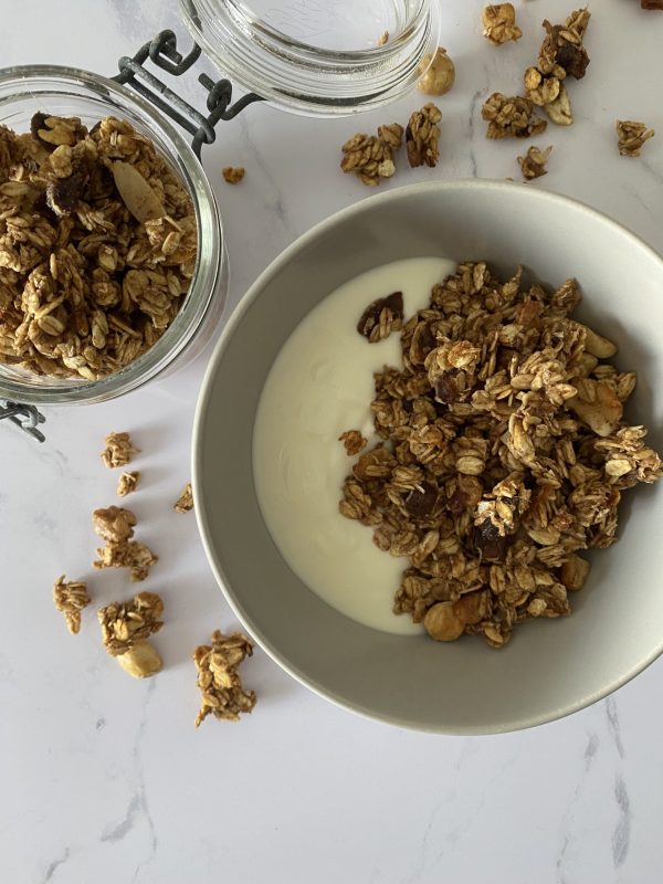 Domowa granola owsiana z orzechami, zdrowy przepis, zdrowe jedzenie, dieta, odchudzanie