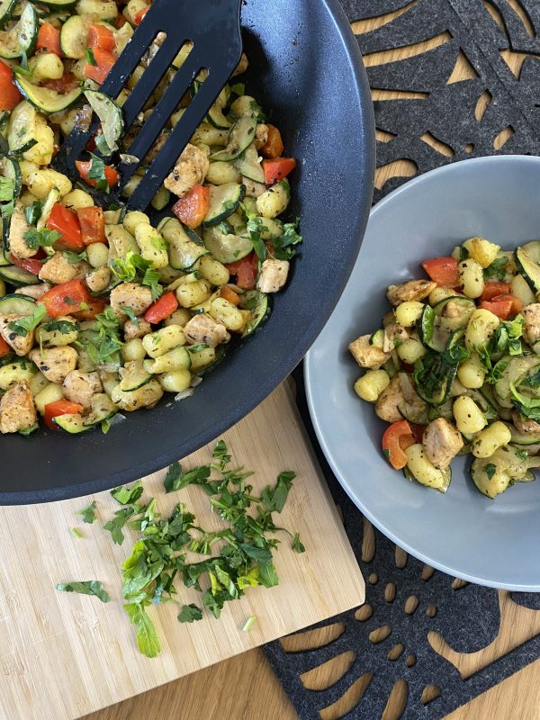 Gnocchi z cukinią, papryką i kurczakiem, zdrowy przepis, zdrowe jedzenie, dieta, odchudzanie