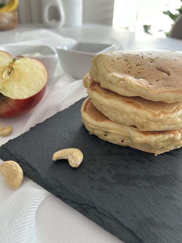 Puszyste placuszki z bananem na jogurcie, pancakes, zdrowy przepis, zdrowe jedzenie, dieta, odchudzanie